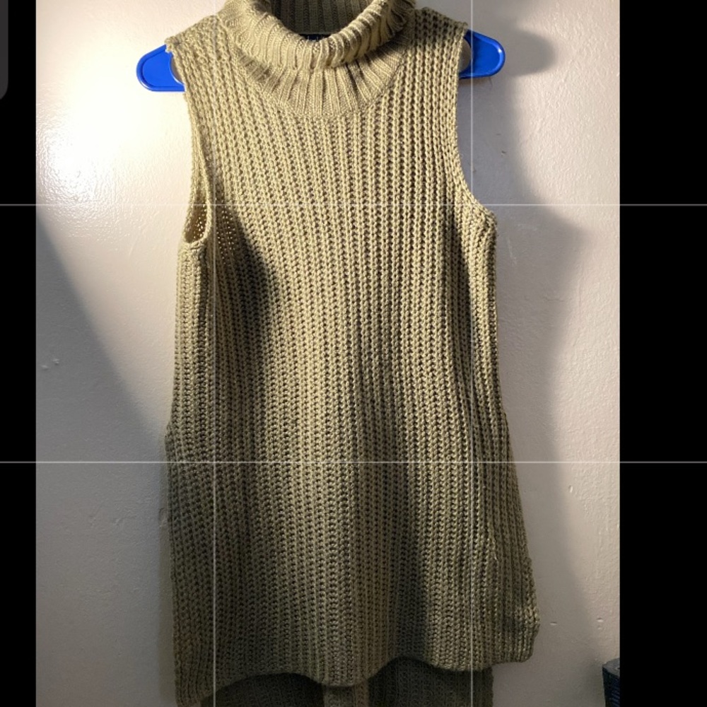 Green turtle neck sweater